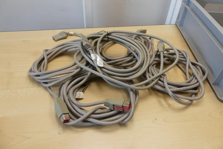 Konvolut Datenkabel/Verlängerungskabel Umfang: nur der Inhalt, ohne Kiste